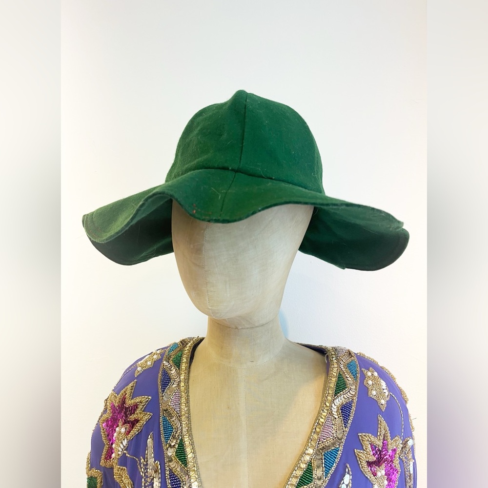 VINTAGE Betmar Emerald Green Scalloped Edge Hat
